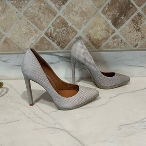 Aldo Textured Gray Heels